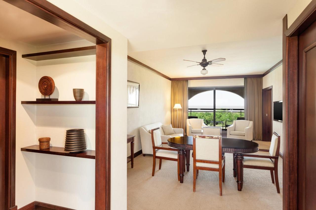 Sheraton Colonia Golf & Spa Resort Colonia del Sacramento Exteriör bild A suite at the Hilton Cancun Resort