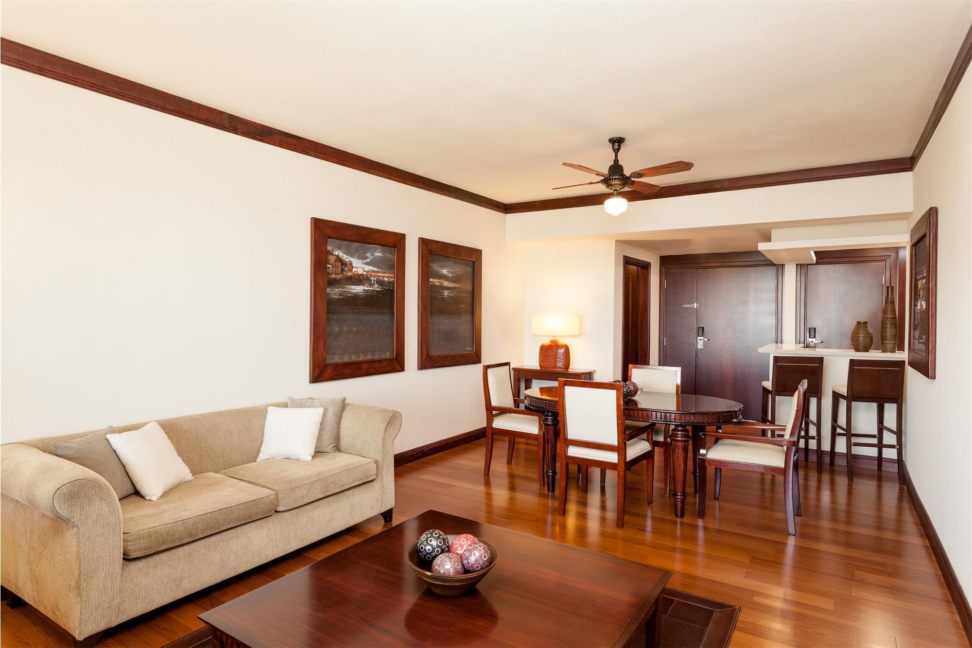Sheraton Colonia Golf & Spa Resort Colonia del Sacramento Exteriör bild A living room with a ceiling fan