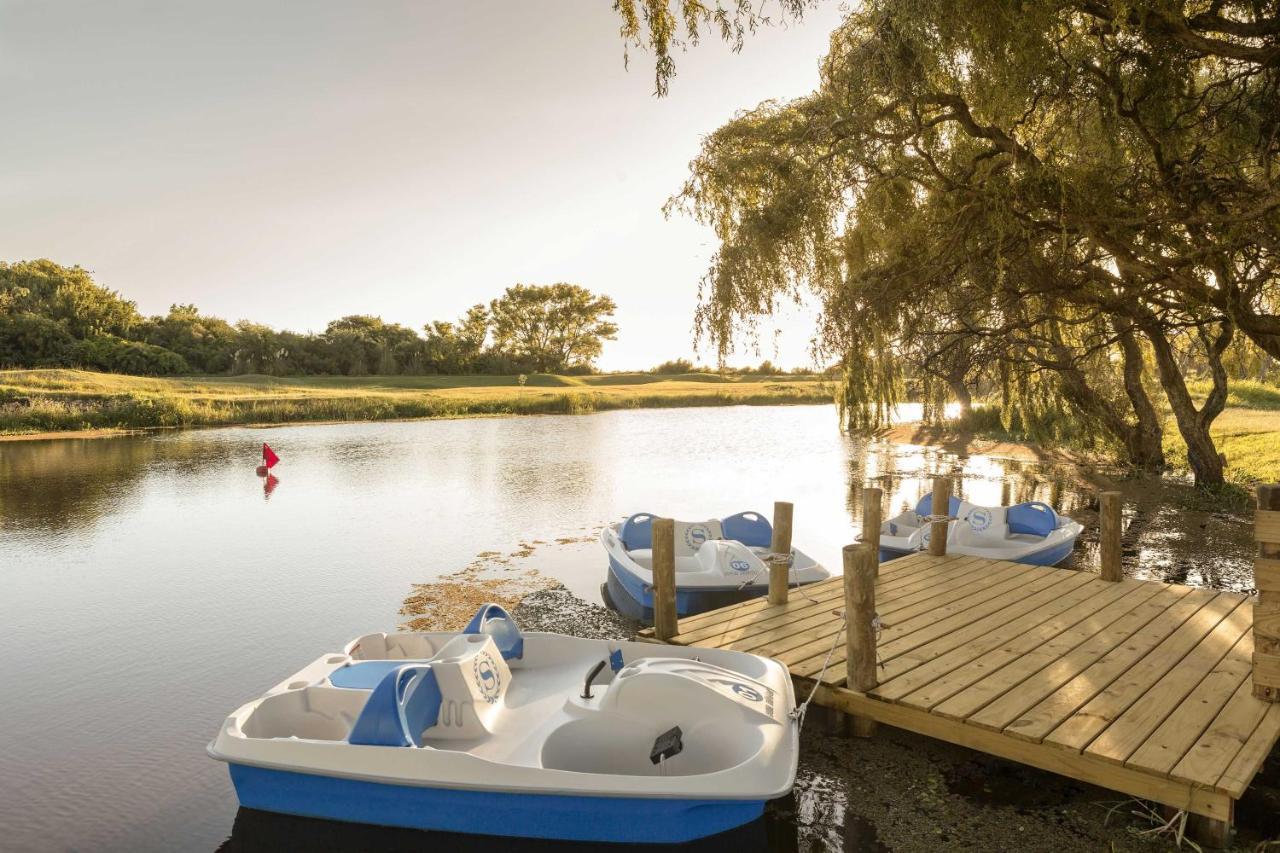 Sheraton Colonia Golf & Spa Resort Colonia del Sacramento Exteriör bild The lake at the park