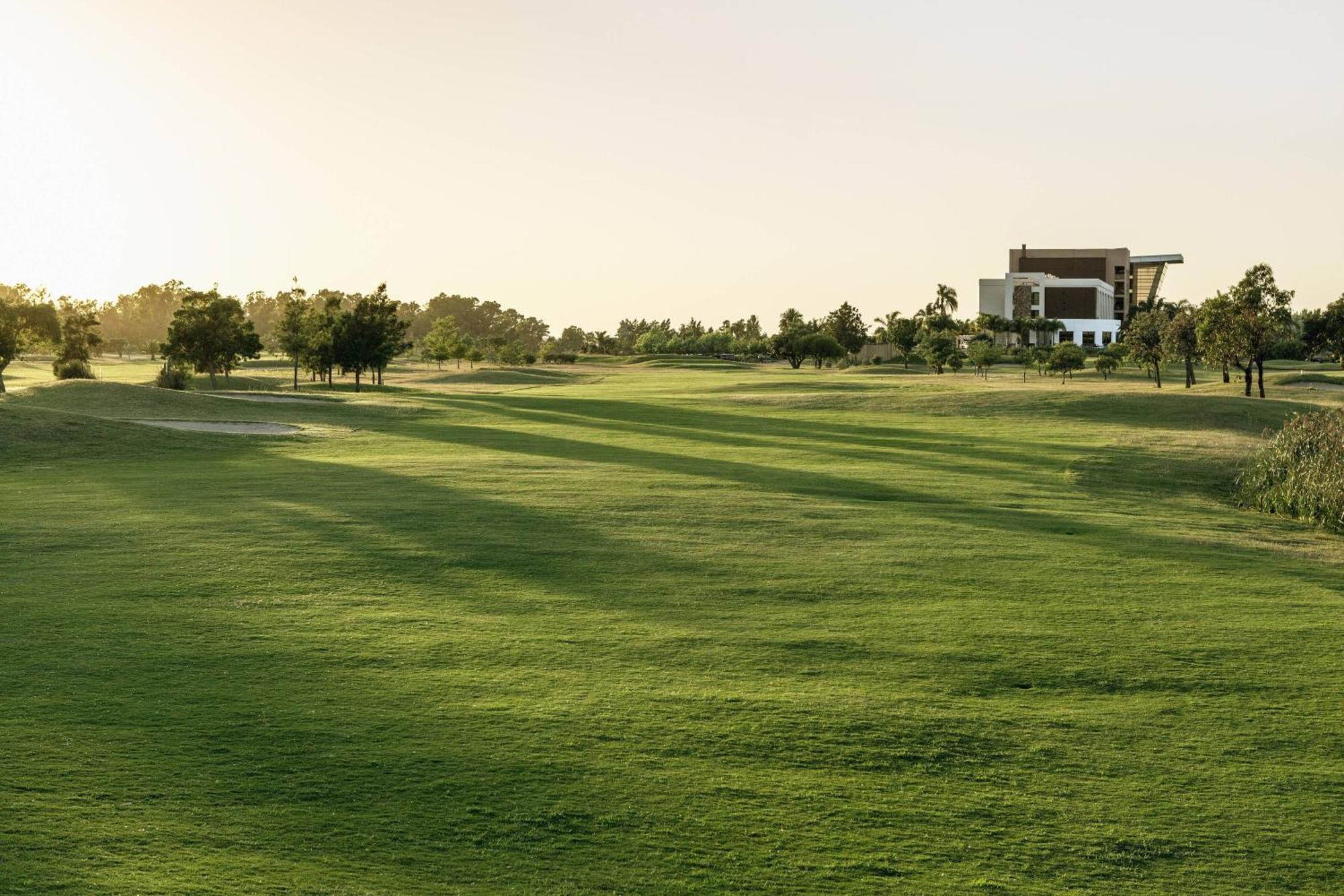 Sheraton Colonia Golf & Spa Resort Colonia del Sacramento Exteriör bild A view of the golf course at the University of Texas at San Antonio