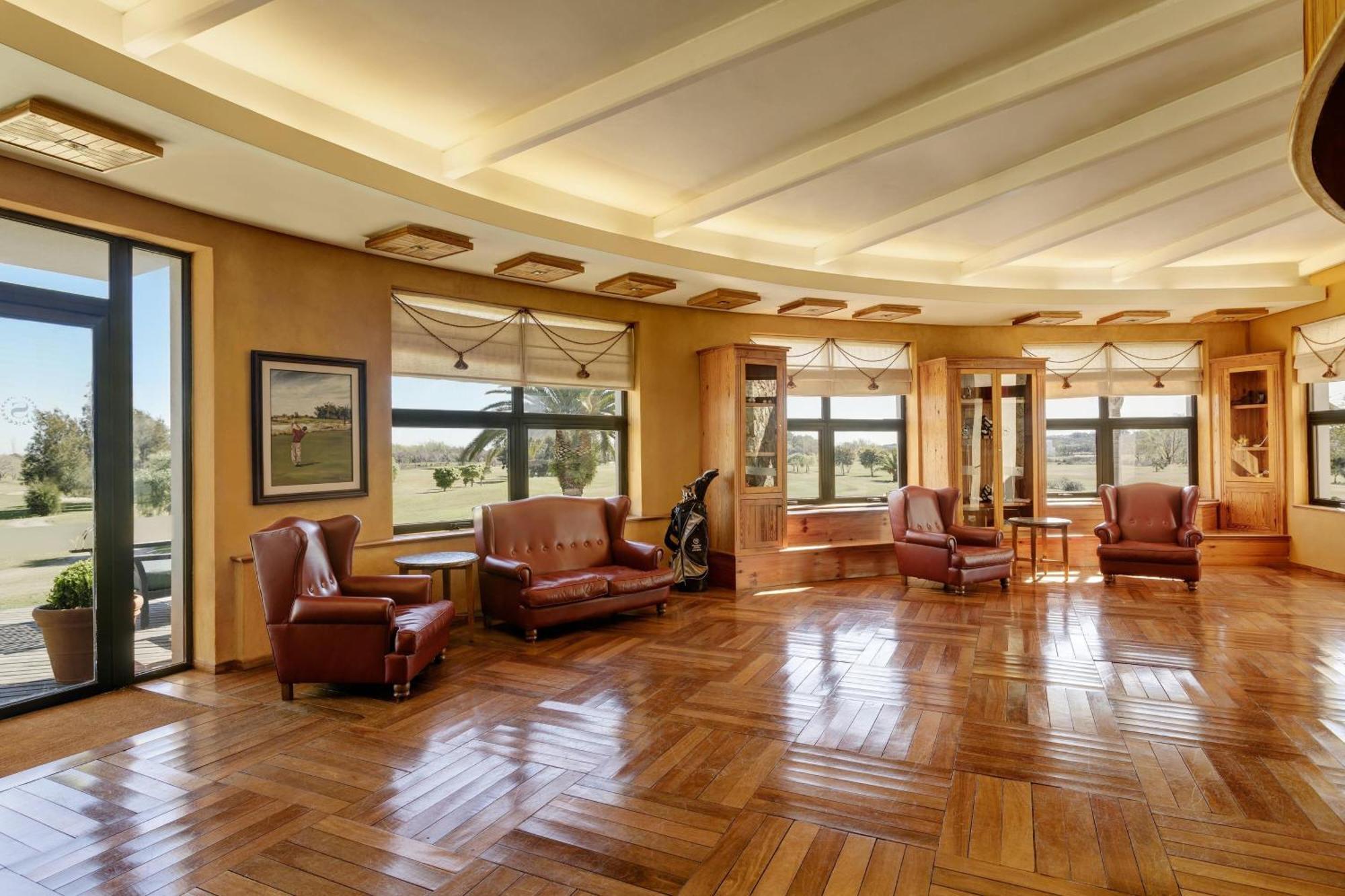 Sheraton Colonia Golf & Spa Resort Colonia del Sacramento Exteriör bild Clubhouse interior