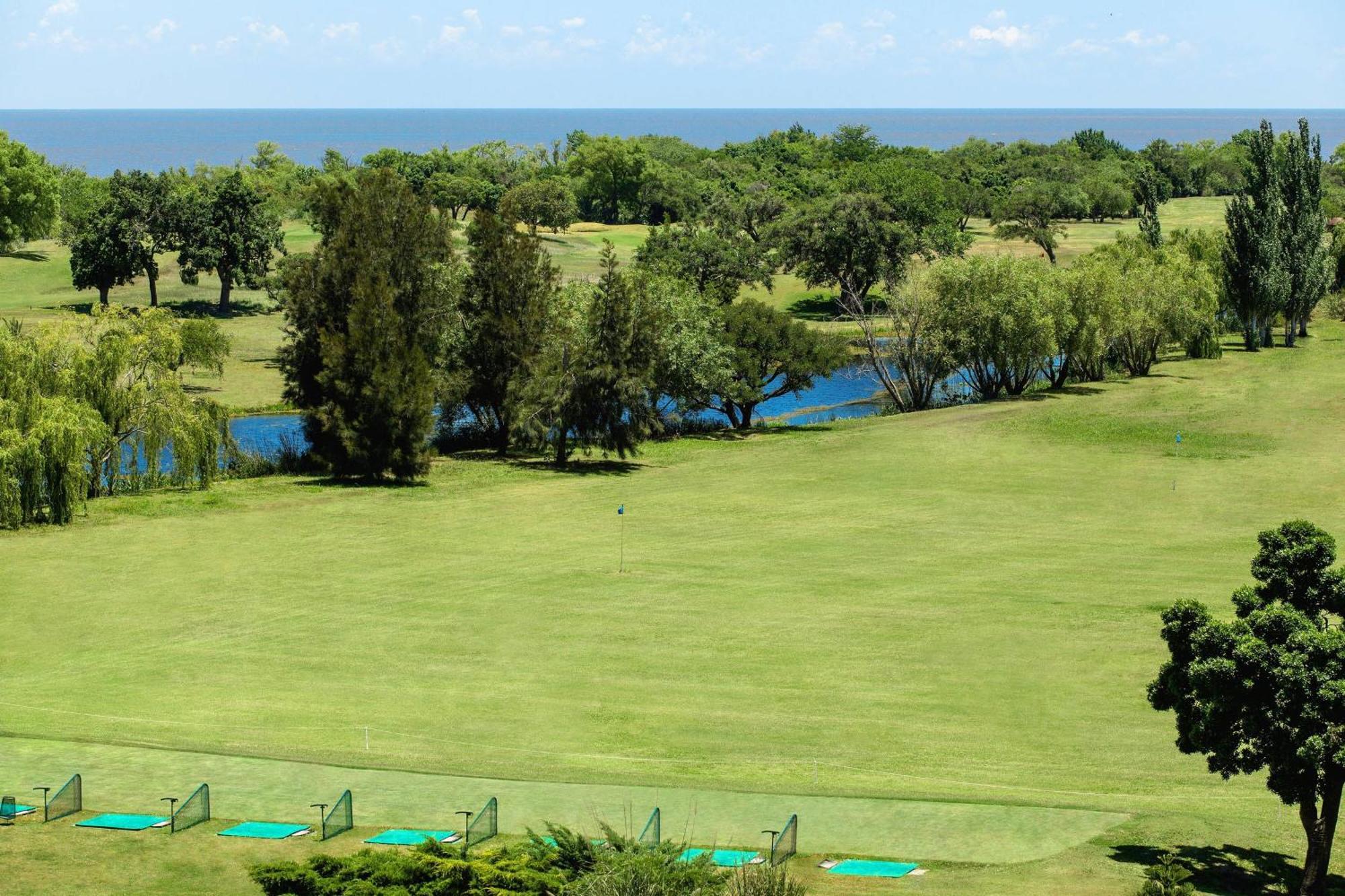 Sheraton Colonia Golf & Spa Resort Colonia del Sacramento Exteriör bild View of the golf course