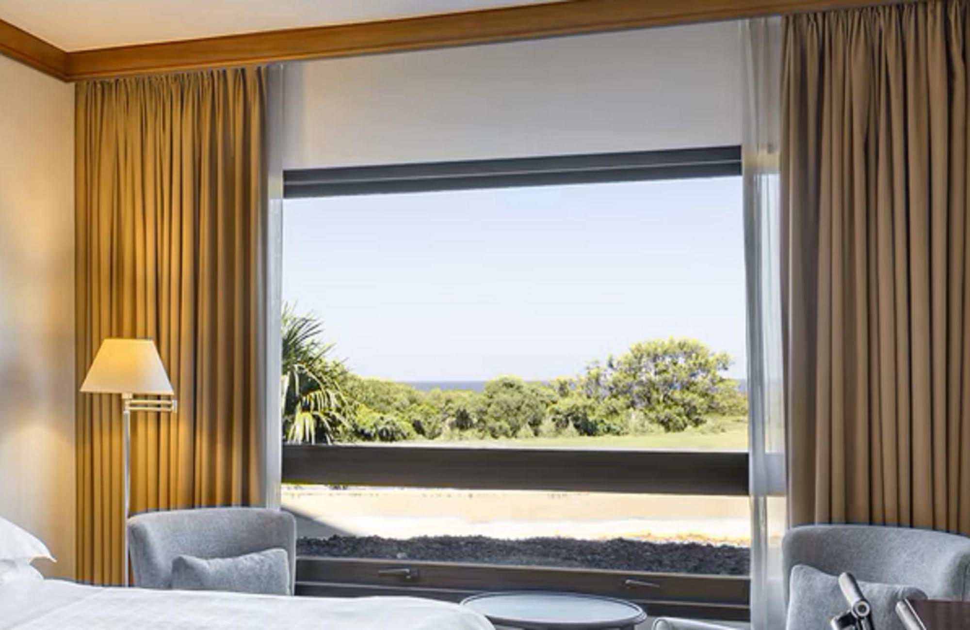 Sheraton Colonia Golf & Spa Resort Colonia del Sacramento Exteriör bild A window with a roller blind