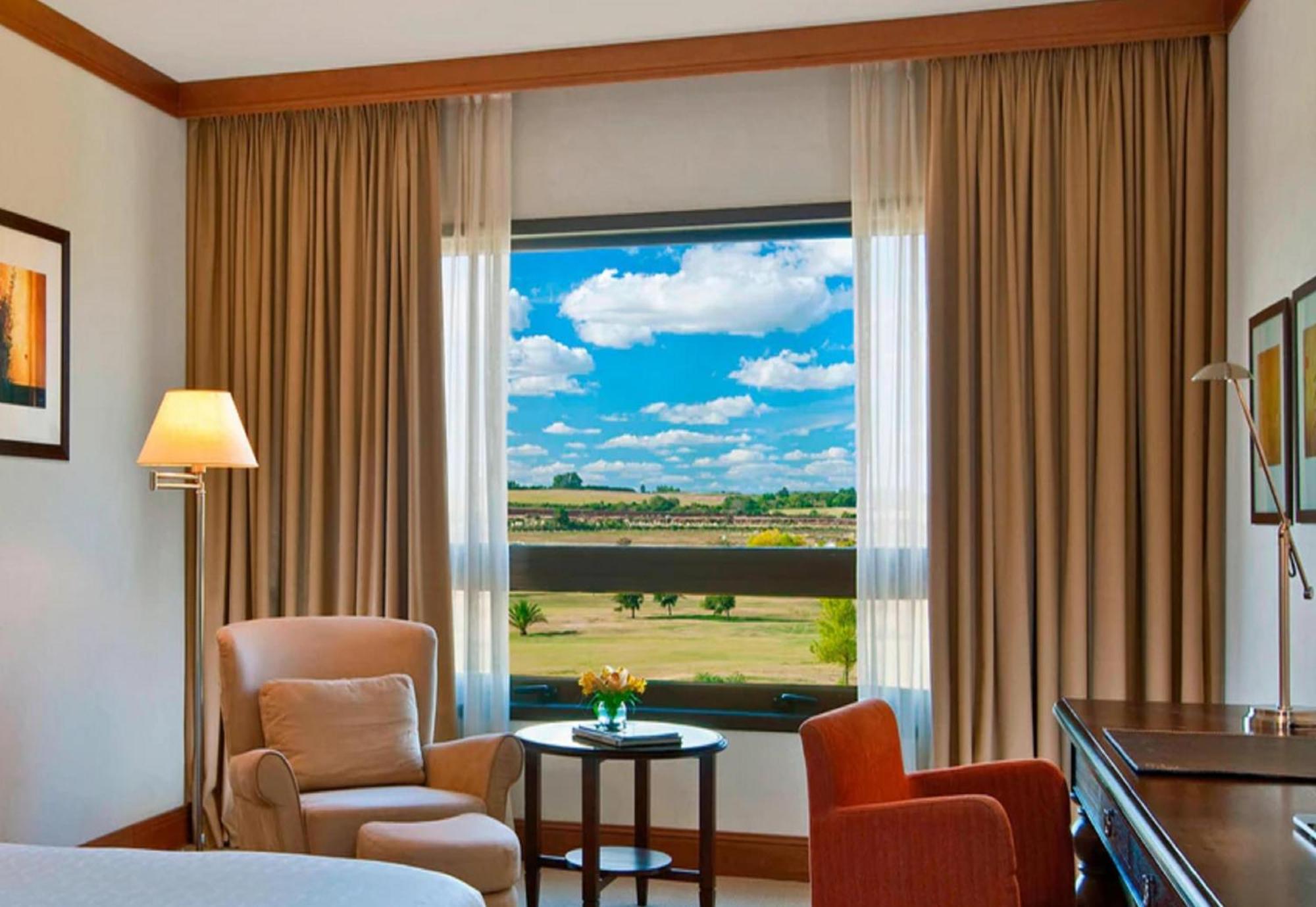Sheraton Colonia Golf & Spa Resort Colonia del Sacramento Exteriör bild A room at the hotel