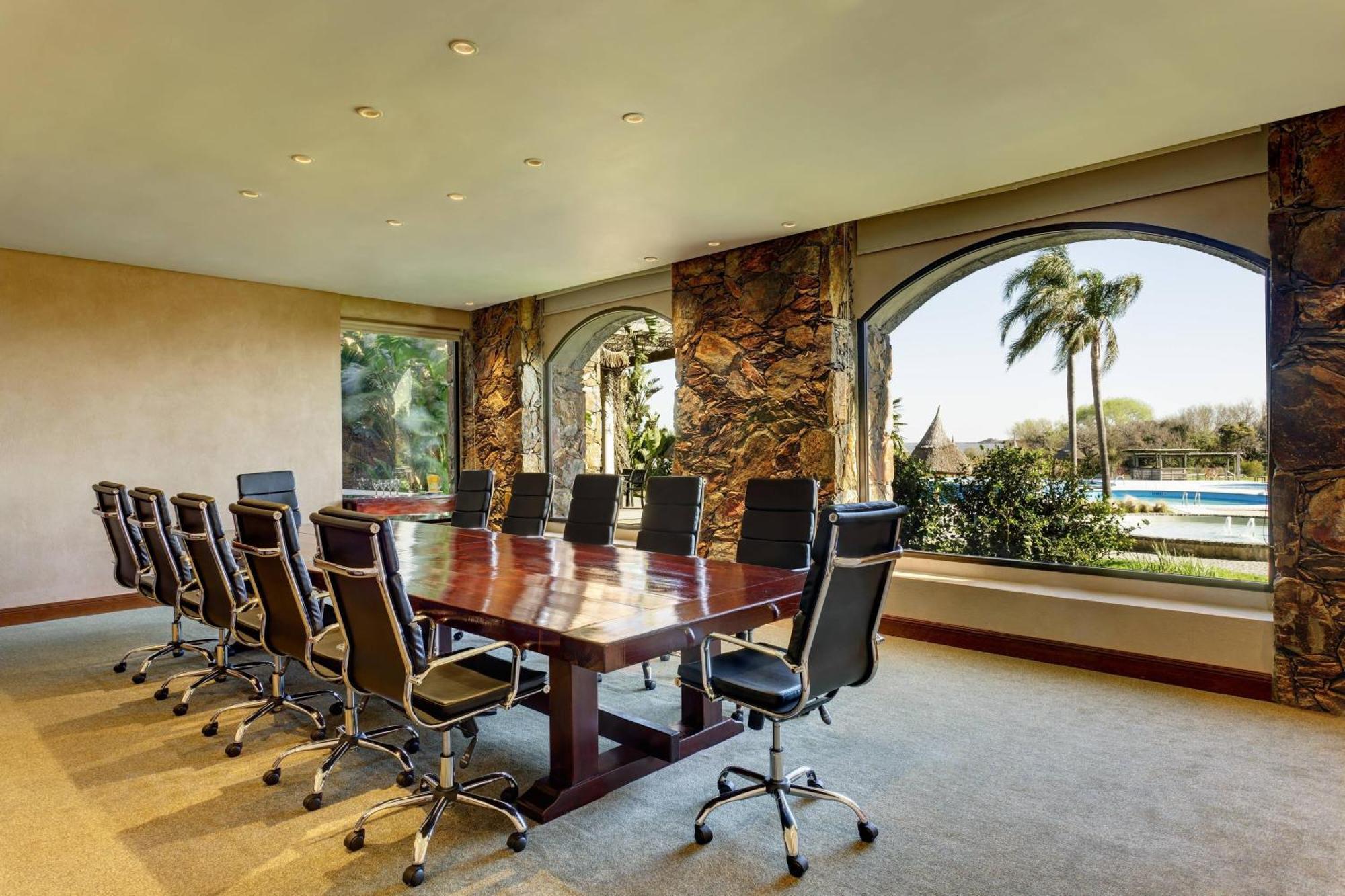 Sheraton Colonia Golf & Spa Resort Colonia del Sacramento Exteriör bild Boardroom at the Arizona Inn