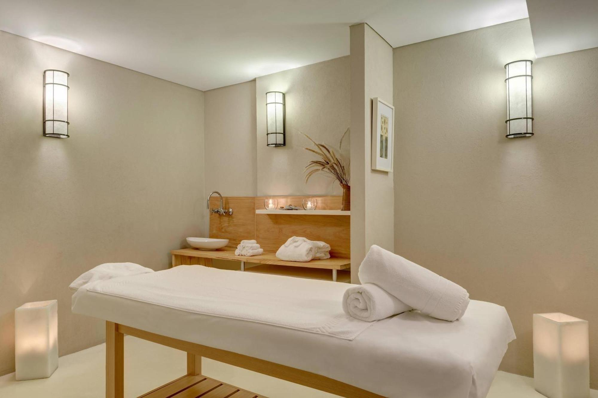 Sheraton Colonia Golf & Spa Resort Colonia del Sacramento Exteriör bild A massage bed