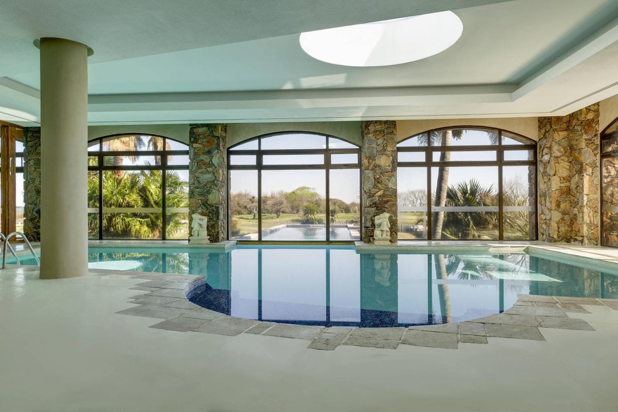 Sheraton Colonia Golf & Spa Resort Colonia del Sacramento Exteriör bild The swimming pool at the hotel