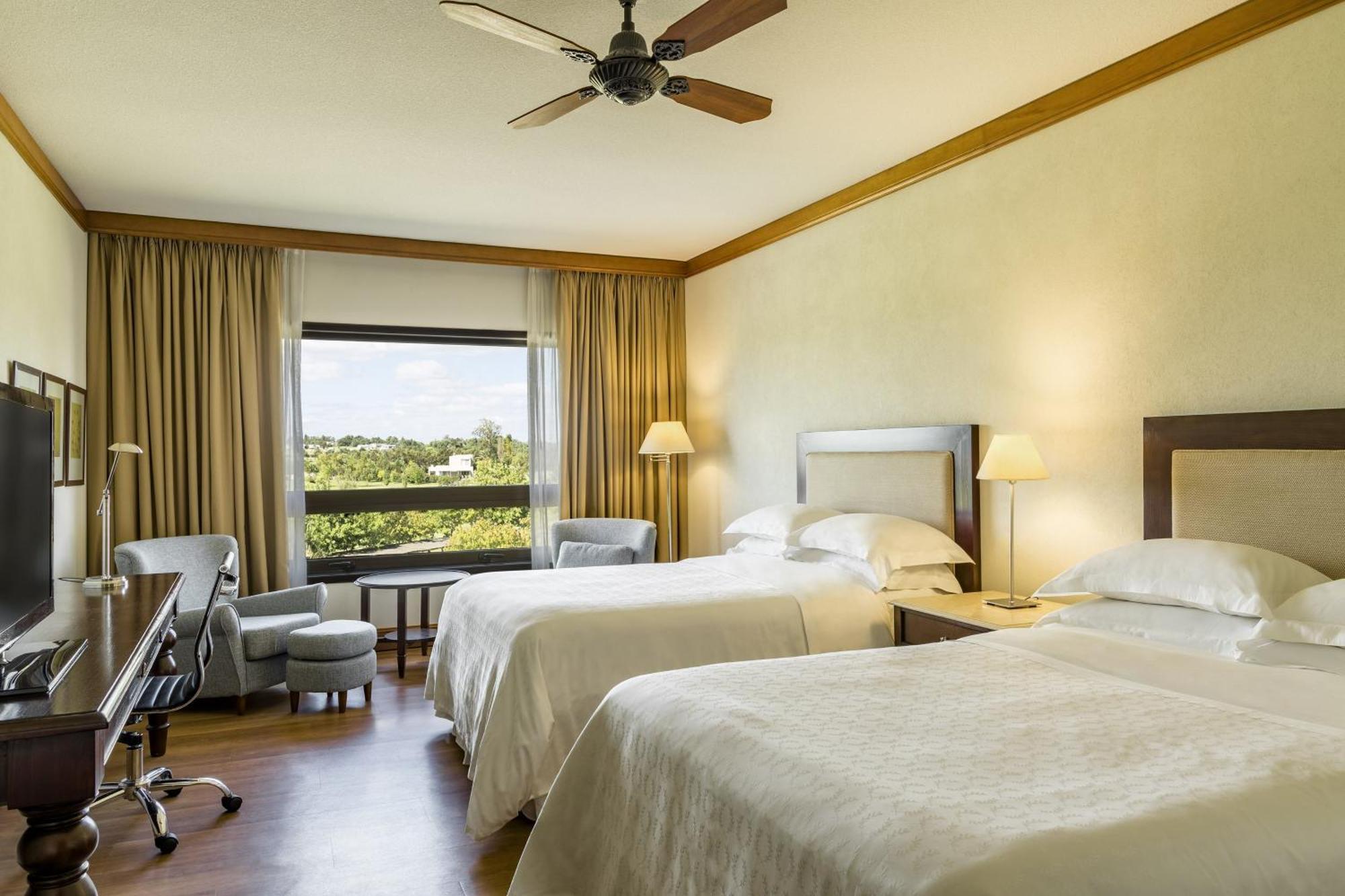 Sheraton Colonia Golf & Spa Resort Colonia del Sacramento Exteriör bild A guest room at the Hilton San Diego Bayfront