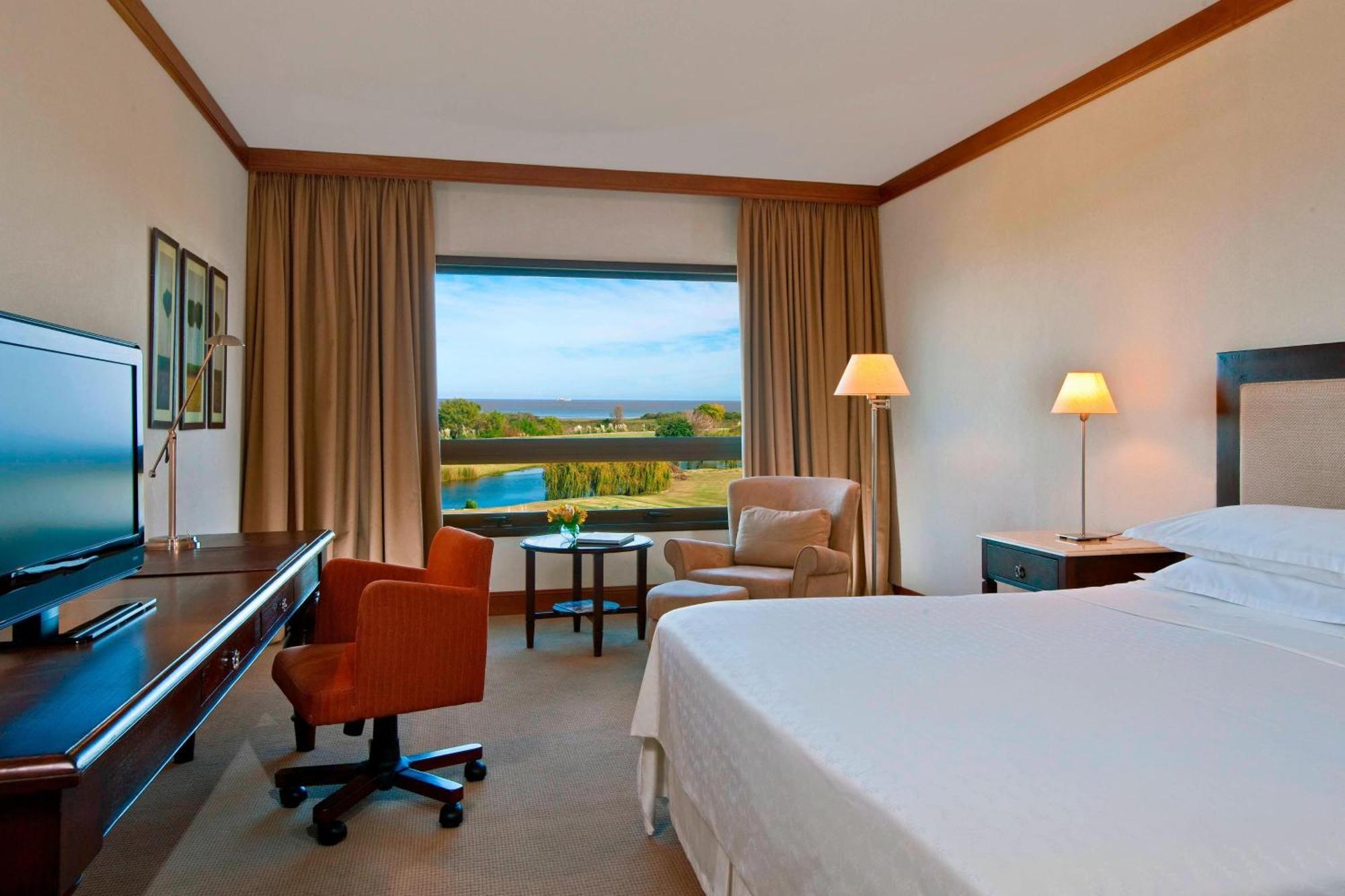 Sheraton Colonia Golf & Spa Resort Colonia del Sacramento Exteriör bild A room at the Sheraton Vistana Resort