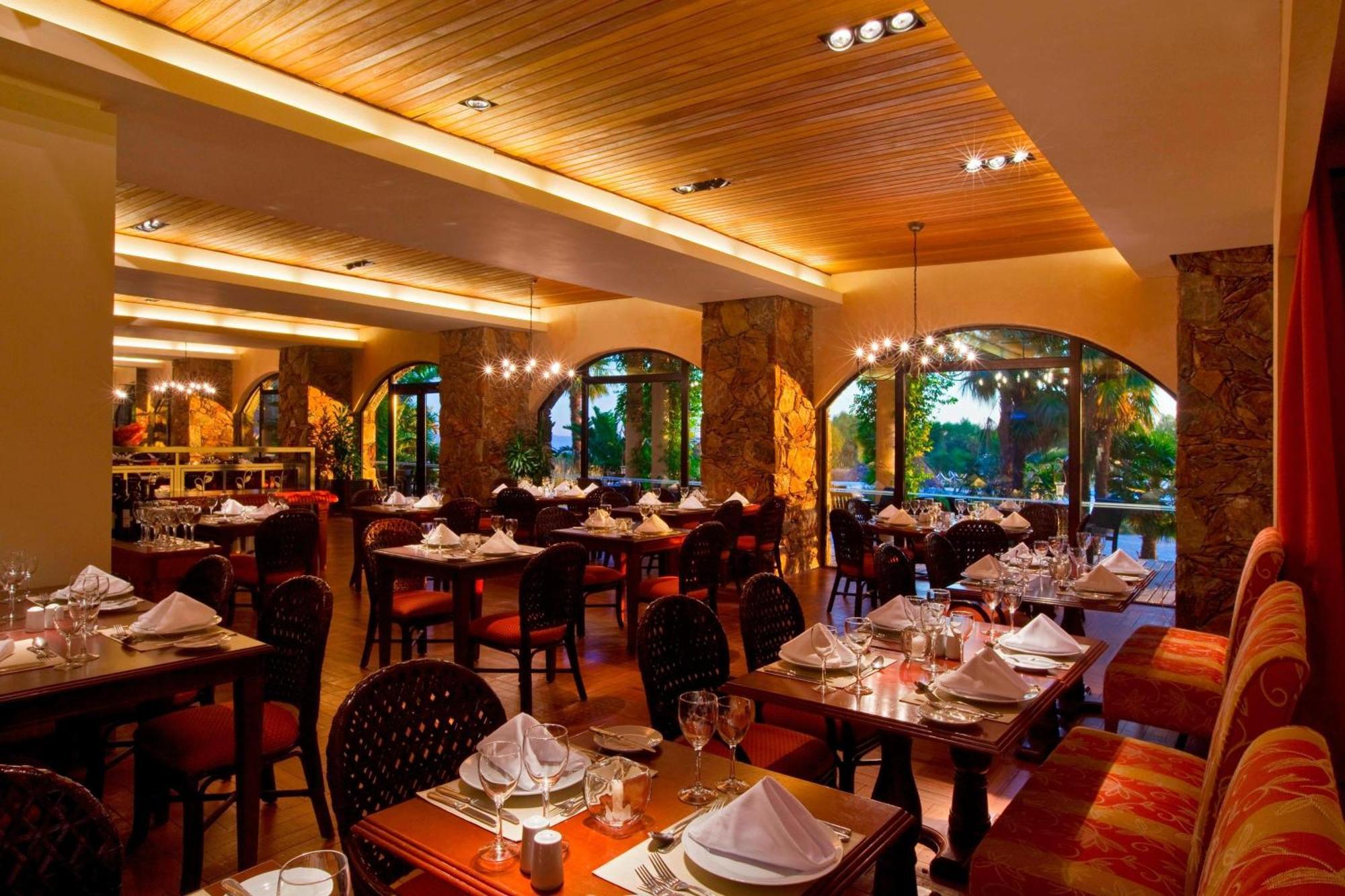 Sheraton Colonia Golf & Spa Resort Colonia del Sacramento Exteriör bild The restaurant