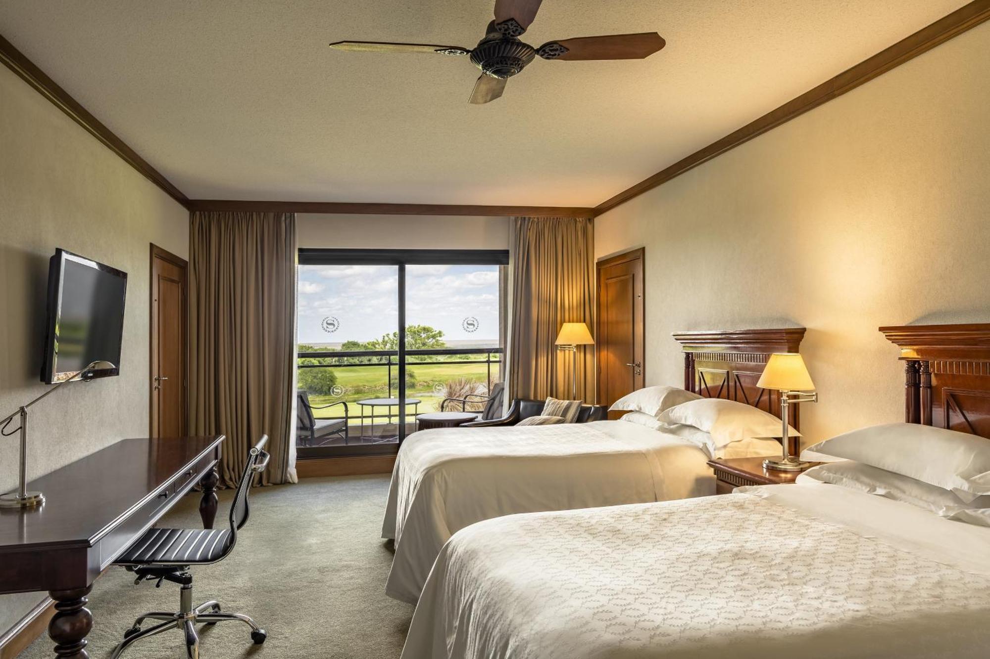 Sheraton Colonia Golf & Spa Resort Colonia del Sacramento Exteriör bild A guest room at the Hilton San Diego Bayfront