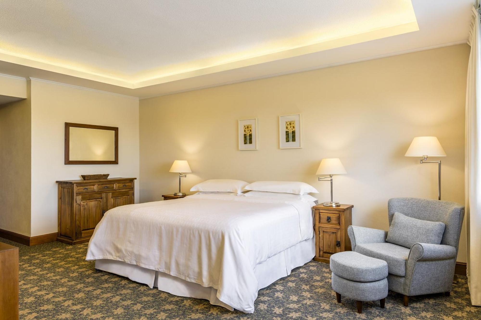 Sheraton Colonia Golf & Spa Resort Colonia del Sacramento Exteriör bild A bedroom at the hotel
