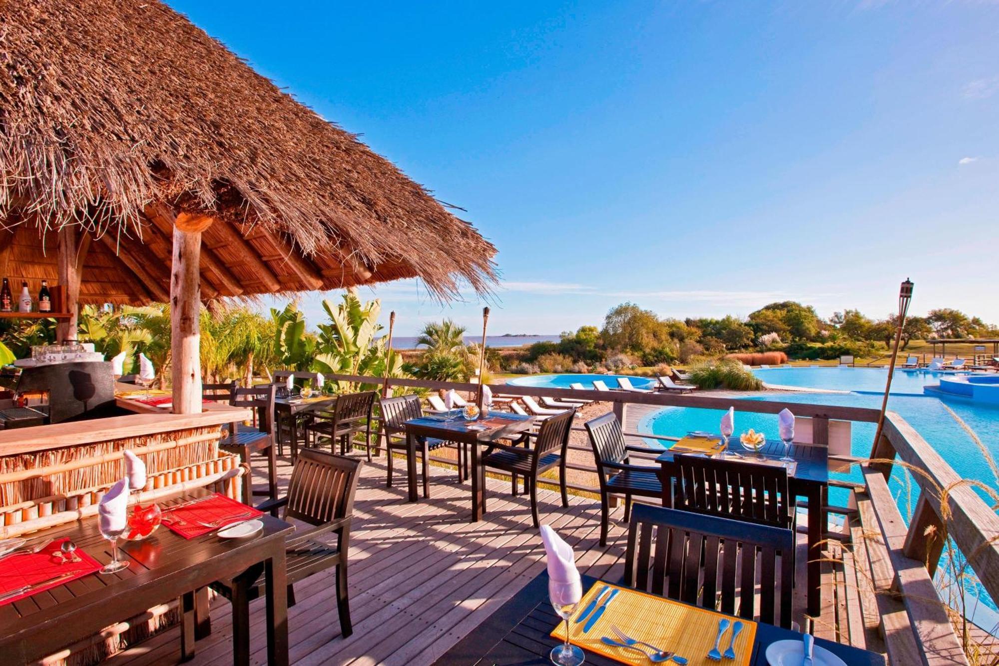 Sheraton Colonia Golf & Spa Resort Colonia del Sacramento Exteriör bild The pool at the resort