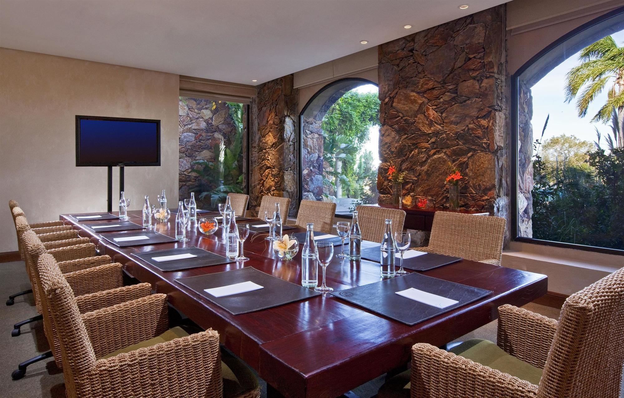 Sheraton Colonia Golf & Spa Resort Colonia del Sacramento Exteriör bild Meeting room at the Four Seasons Hotel