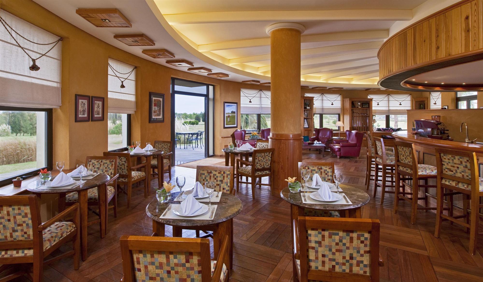Sheraton Colonia Golf & Spa Resort Colonia del Sacramento Exteriör bild Club House